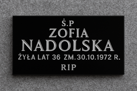 Tablica nagrobkowa dla 1 osoby w orientacji poziomej, ciemny granit