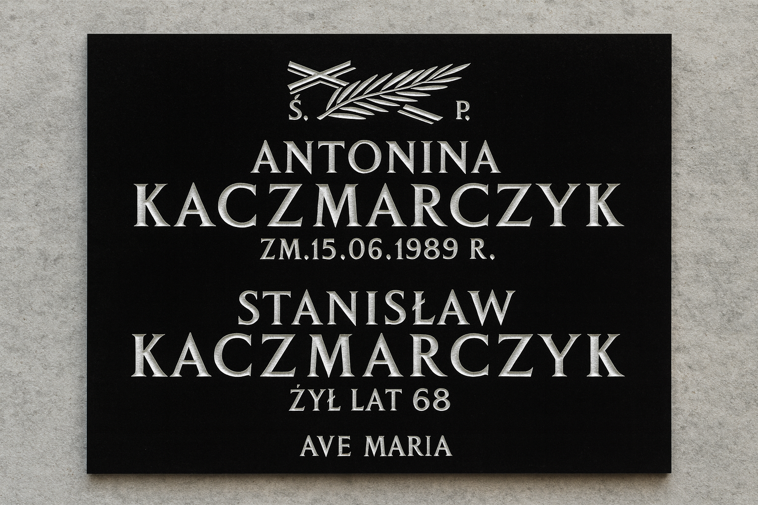 Tablica nagrobkowa dla 2 osób z motywem krzyża i palemki, ciemny granit